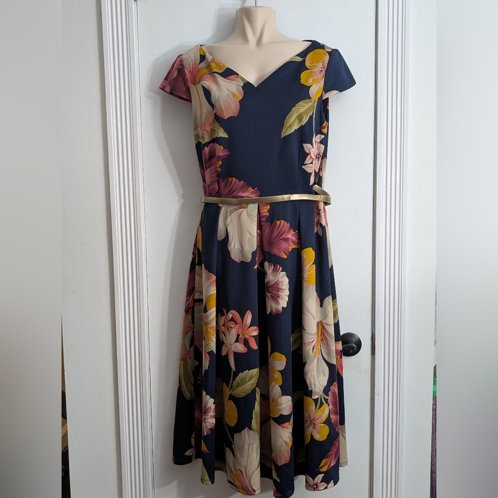 RMLL 10 Fit & flare floral dress Cap sleeves Midi Notched Neck Hidden zipper EUC